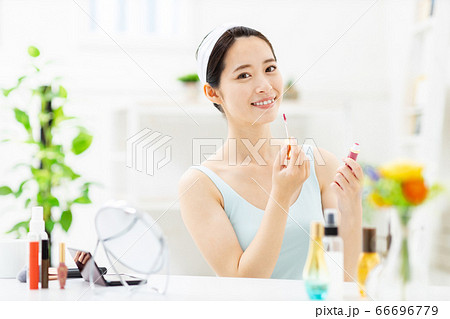 ビューティー メイク 女性 ビューティー メイク 女性 66696779