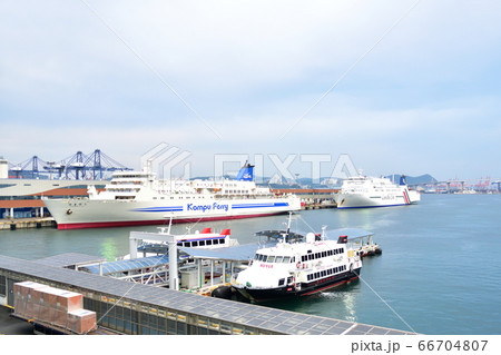 釜山港の風景 66704807
