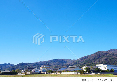 さぎの湯温泉街の爽やかな朝の風景 … 島根県 安来市（快晴） 66705191