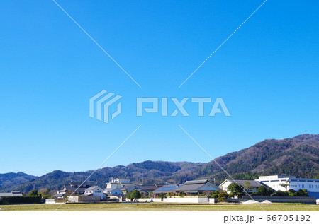 さぎの湯温泉街の爽やかな朝の風景 … 島根県 安来市（快晴） 66705192