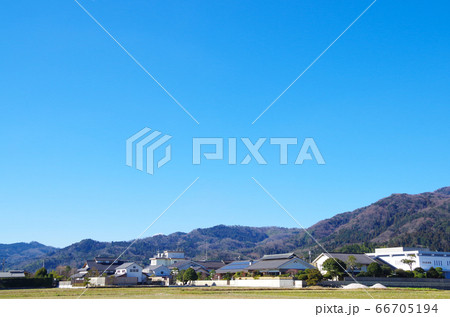 さぎの湯温泉街の爽やかな朝の風景 … 島根県 安来市（快晴） 66705194