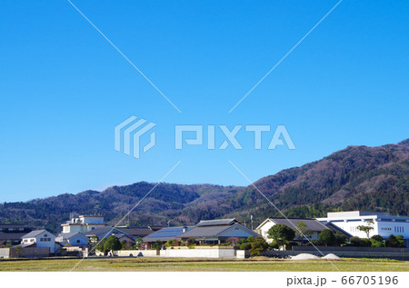 さぎの湯温泉街の爽やかな朝の風景 … 島根県 安来市（快晴） 66705196