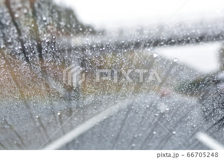 雨の高速運転 雨の高速運転 66705248