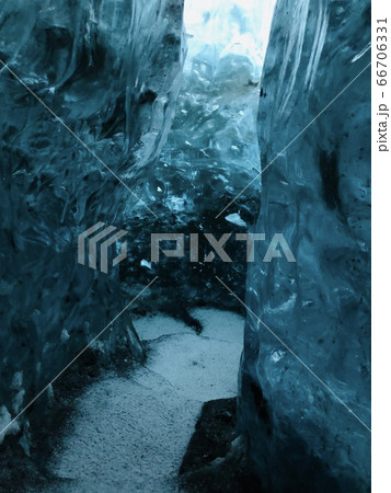 アイスランド 氷の洞窟 アイスランド 氷の洞窟 66706331