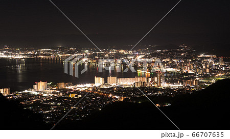 比叡山ドライブウェイの夢見が丘展望台から琵琶湖と大津市街をのぞむの写真素材