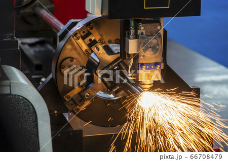 The fiber laser cutting machine. 66708479