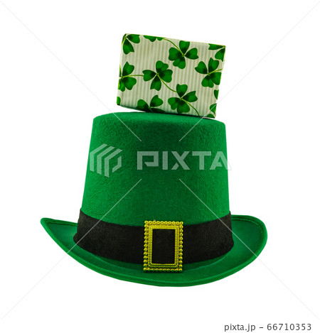 st patrick set off a green hat with a black plaque 66710353