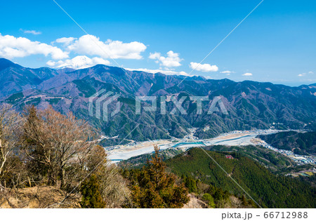 身延山山頂、南側展望台から眺める風景(山梨県南巨摩郡身延町)2020年3月 身延山山頂、南側展望台から眺める風景(山梨県南巨摩郡身延町)2020年3月 66712988