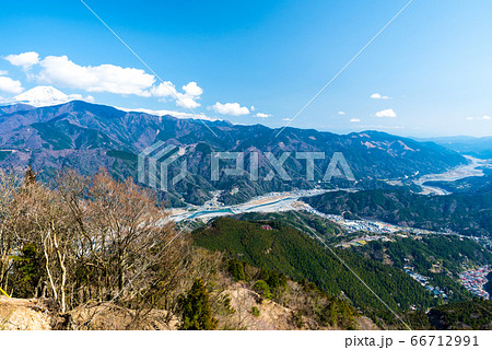 身延山山頂、南側展望台から眺める風景（山梨県南巨摩郡身延町）2020年3月 66712991