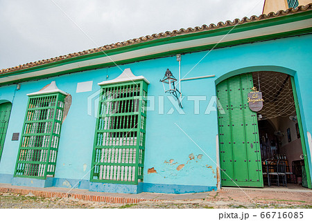 キューバ トリニダーの町中 カラフルな街並 キューバ トリニダーの町中 カラフルな街並 66716085