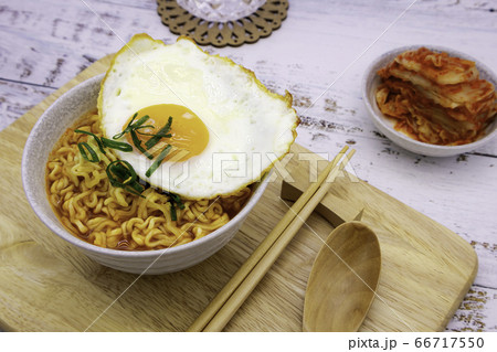 カップラーメン キムチ 韓国料理 66717550