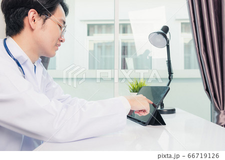 Doctor man smile using black modern smart digital 66719126