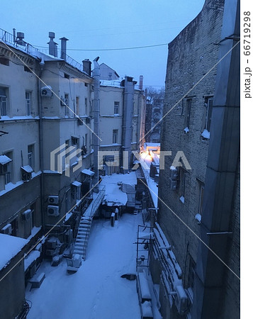 モスクワ ロシアの路地裏 夕方の写真素材