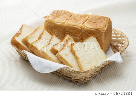 スライスした食パン 66721831