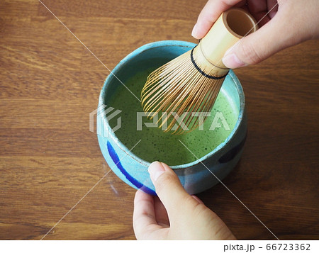 お抹茶を点てる 66723362