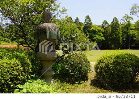 山口県 下関市 長府庭園の石灯籠 山口県 下関市 長府庭園の石灯籠 66723711