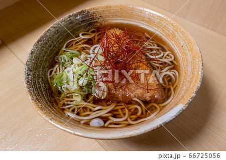 立ち食いソバ 全景 山形牛コンビーフかつ蕎麦 品川駅 えきめんや 横 立ち食いソバ 全景 山形牛コンビーフかつ蕎麦 品川駅 えきめんや 横 66725056