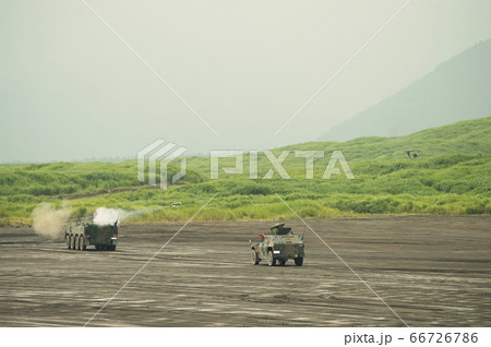 96式装輪装甲車から01式軽対戦車誘導弾（ATM-5 ラット）による砲撃 66726786