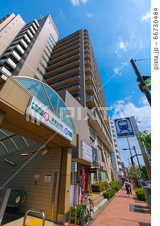 日本の東京都市景観 清澄白河駅（出入口）などを望む 66730484