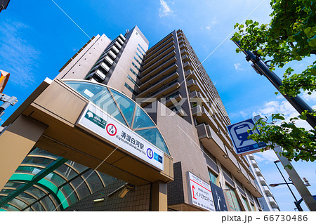 日本の東京都市景観 清澄白河駅（出入口）などを望む 66730486