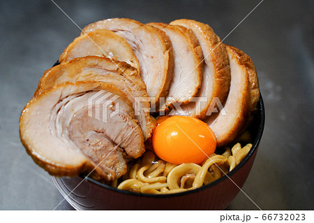 極太わしゃわしゃの油そば・まぜそばをテイクアウト 極太わしゃわしゃの油そば・まぜそばをテイクアウト 66732023