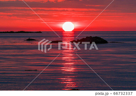 北海道　夏　積丹町　夕陽 66732337