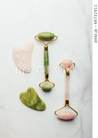 Jade face roller and Gua sha stone 66732911
