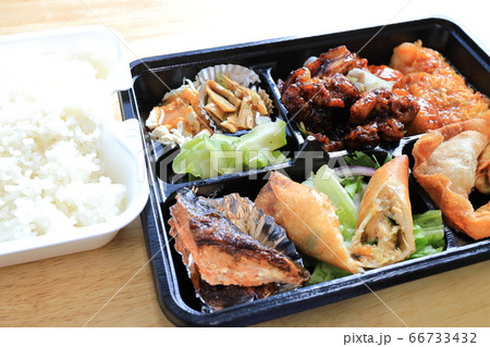 おいしい中華弁当と白飯 おいしい中華弁当と白飯 66733432
