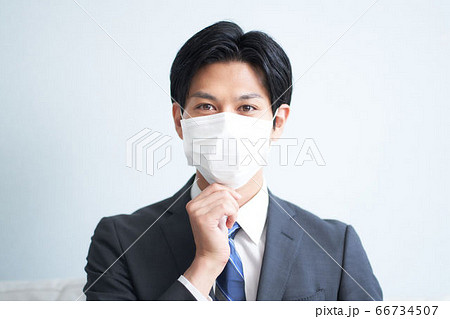 マスクをつけた男性 マスクをつけた男性 66734507