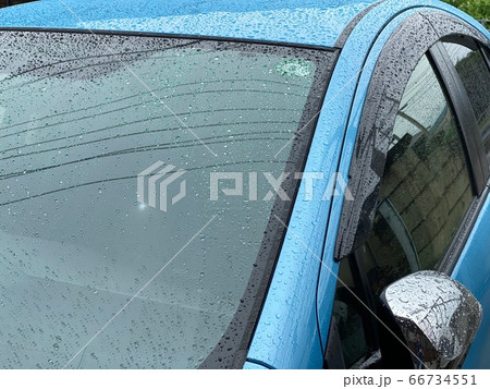 車のボディについた水滴 車のボディについた水滴 66734551