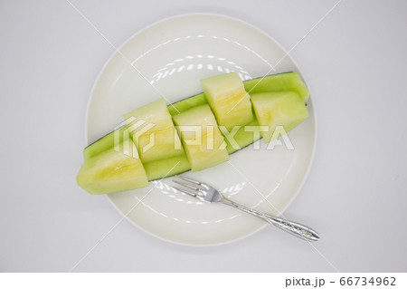 一口大にカットされた、熊本県特産の肥後グリーン【メロン】 66734962