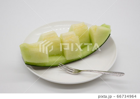 一口大にカットされた、熊本県特産の肥後グリーン【メロン】 66734964