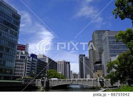 大阪 中之島公園から見た都市景観 66735042