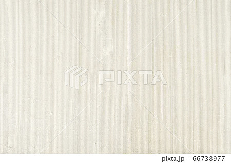 縦縞の漆喰の白壁 66738977