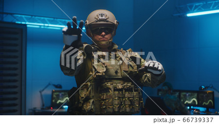 Soldier testing VR technology Soldier testing VR technology 66739337