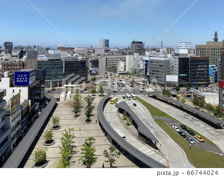 大分駅前ロータリーと市街地 66744024