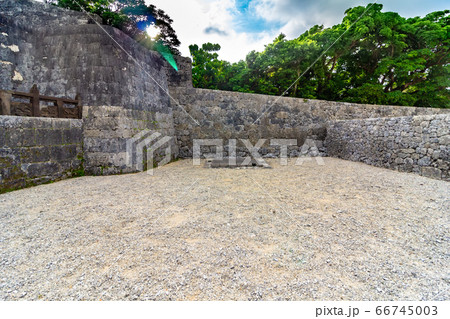 玉陵  沖縄那覇市にある王統の陵墓 66745003