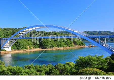 【愛媛県】新緑の大三島橋 66746305