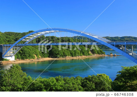 【愛媛県】新緑の大三島橋 66746308