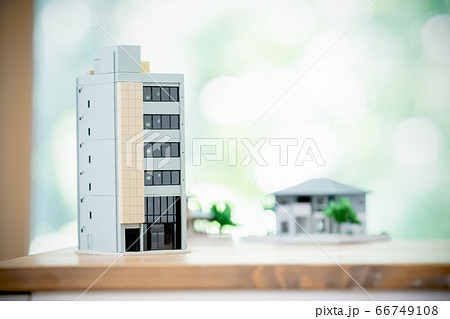 家  住宅ローン  不動産イメージ　ミニチュア　模型　家 66749108