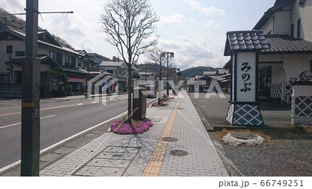 身延駅の駅前通り_01 66749251