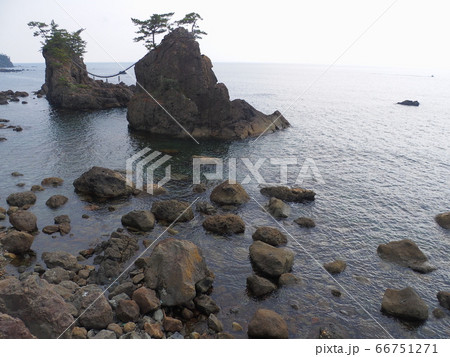 能登半島 夫婦岩 機具岩 海岸風景 能登半島 夫婦岩 機具岩 海岸風景 66751271