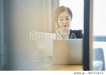 ビジネス 社長 代表 66751873