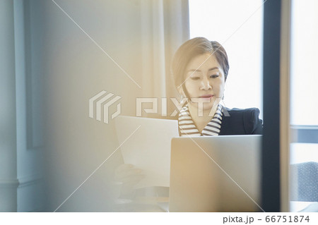 ビジネス 社長 代表 66751874