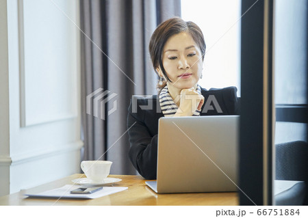 ビジネス 社長 代表 66751884