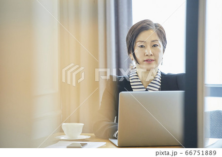 ビジネス 社長 代表 66751889