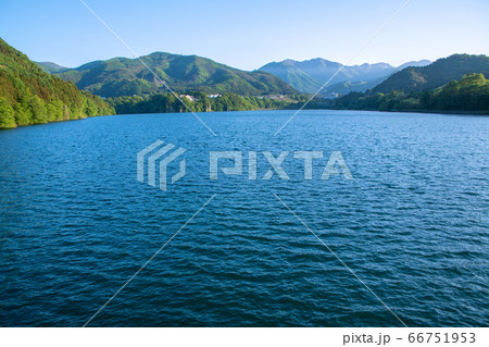 新緑のころ　赤谷湖　みなかみ町　 66751953