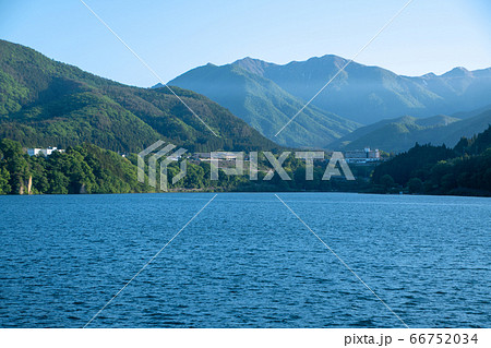 新緑のころ　赤谷湖　みなかみ町　 66752034