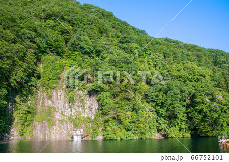 新緑のころ　赤谷湖　みなかみ町　 66752101