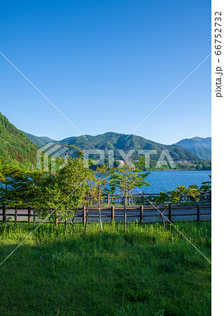 新緑のころ　赤谷湖　みなかみ町　 66752732